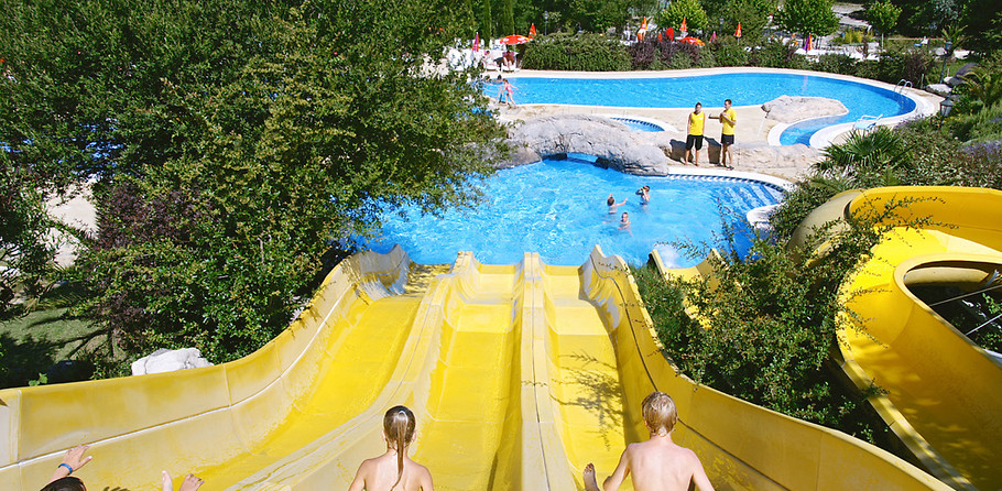 Un grand espace aquatique vous attend au Domaine le Pommier