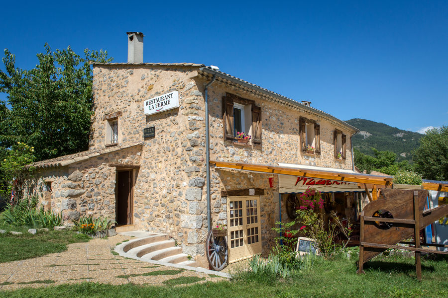 Vous rêveriez de camper en famille dans les Gorges du Verdon ? Terra Verdon vous invite pour un séjour de charme !